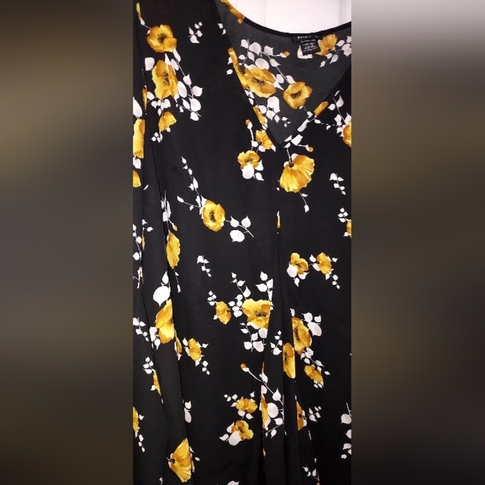 Torrid Black And Yellow Floral Blouse With Bell Sleeves - Picture 4 of 4